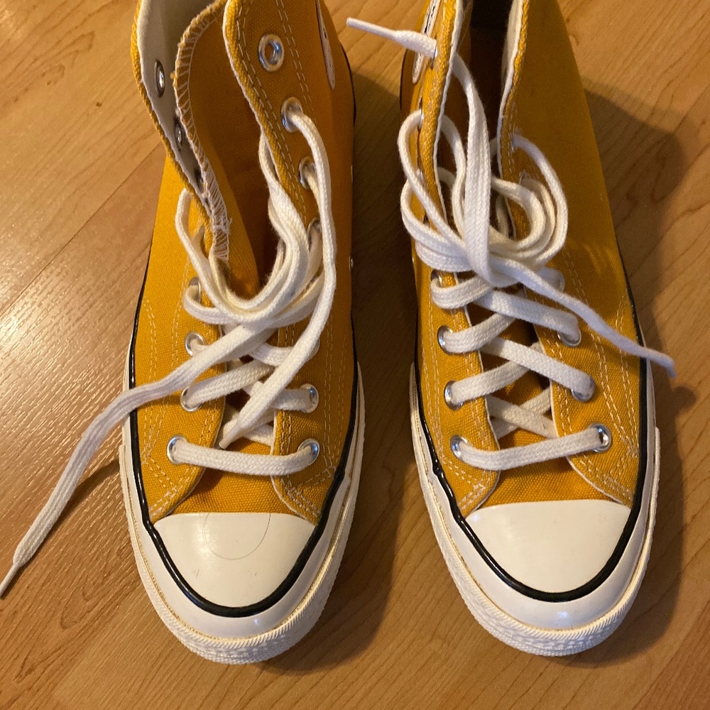 Yellow high top converse woman converse